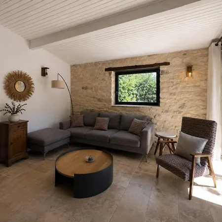 Authentique Maison En Pierre Blanche Du Quercy Feriehus
