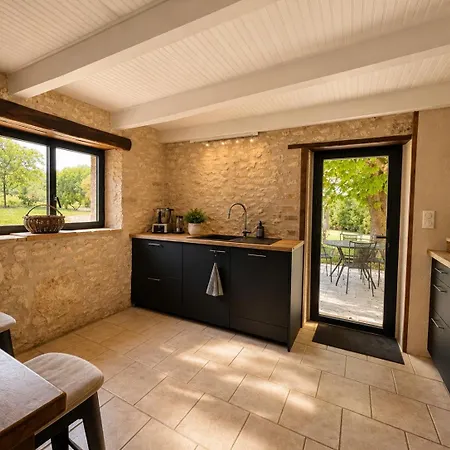 Authentique Maison En Pierre Blanche Du Quercy Hébergement de vacances Castelnau-Montratier