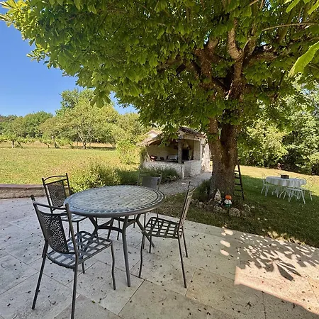 Authentique Maison En Pierre Blanche Du Quercy Feriehus